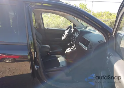 2017 Jeep Compass Sport Se 4X4 z USA, uszkodzony, nr VIN 1C4NJDBB3HD127693